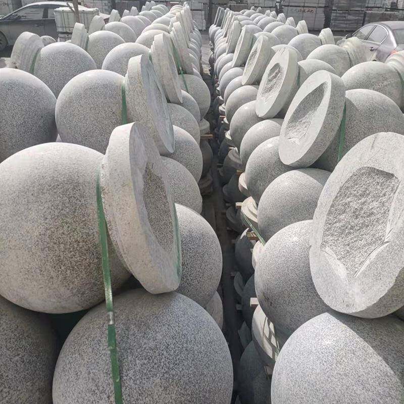厂家售销岗园岩挡车路障石花球芝麻灰广场82557公球石墩石雕