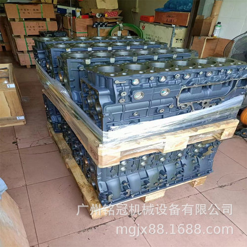 三一SY215-8加藤HD820-3 神钢SK210-6 SK200-6 6D34发动机缸体