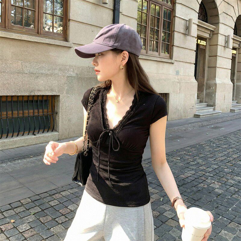 短袖t恤女2026新款夏季黑色半袖短款修身蕾丝拼接漂亮纯棉V领上衣