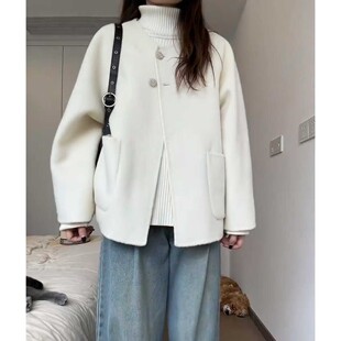 白色呢子大衣女毛呢外套2024年秋冬季新款高级感小个子超好看短款