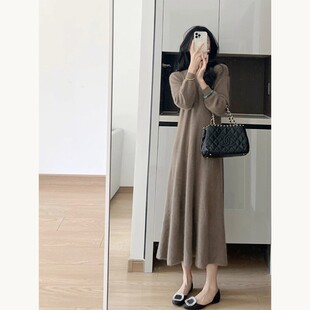 秋冬法式长裙高级感气质配大衣毛衣裙收腰显瘦内搭打底针织连衣裙