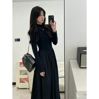 黑色连衣裙女秋冬款2025超火赫本风高级感小个子打底大衣内搭裙子