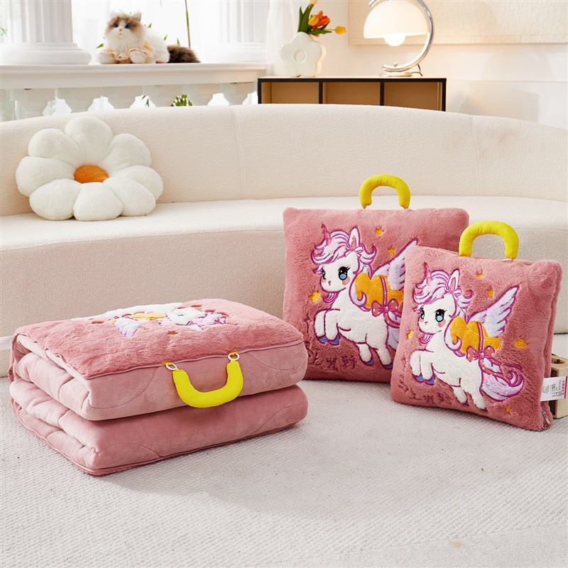 牛奶绒 双面暖绒加厚沙发午睡抱枕被子两用二合T一车用折叠靠枕毯