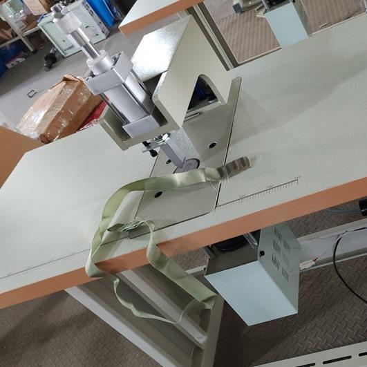 超声波织带点焊机大功率魔术贴织带熔接机冲孔压孔机器