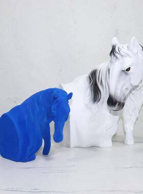 现代简马头约首马板头白色树马脂雕塑件样房售楼部家居摆玄关客厅