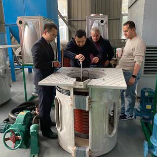 山6吨中频感熔东炼铁炉厂铸造锻铁六吨熔铁炉倾炉铸6吨感应铝壳应