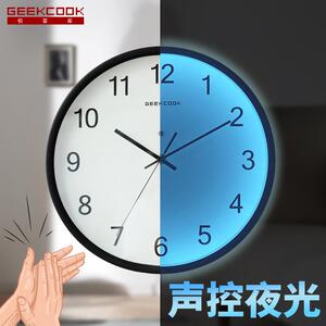 简约现代金属夜光挂钟：蓝月数字款 带声控感应LED夜灯照明时钟表