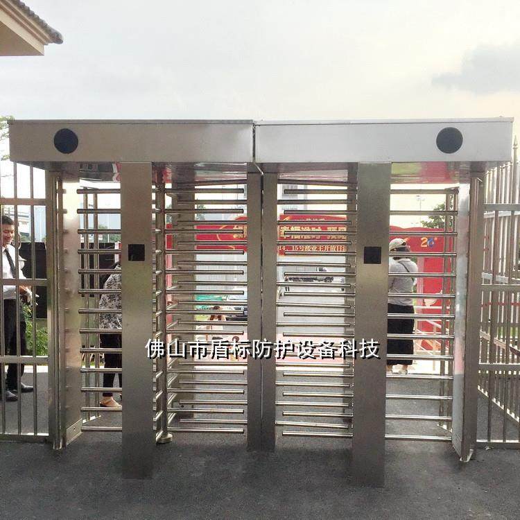 建筑工地人脸别刷卡栅勤栏高十字全CT门封识闭式员工考旋转门禁