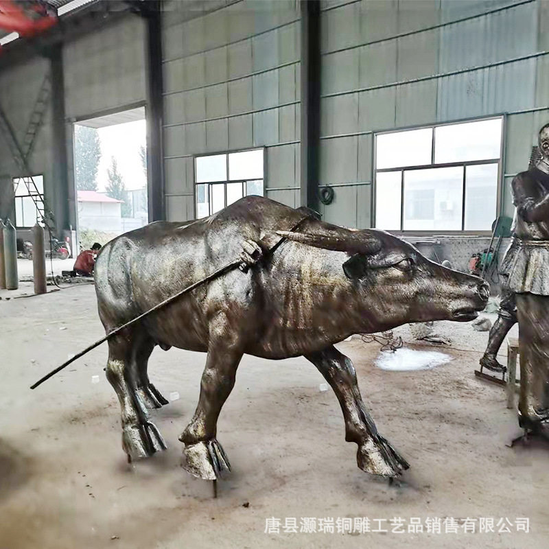 厂家铸造铜牛拉犁农耕雕塑