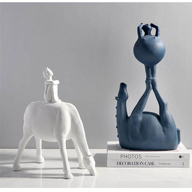 现件代样简约家居板房玄关RSV牧马抽象陶瓷装雕塑摆创意软装餐桌
