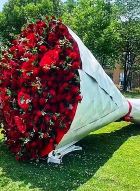 美陈地装饰打卡落巨摆件网型红AL100751户外商场花束玫瑰花捧景区