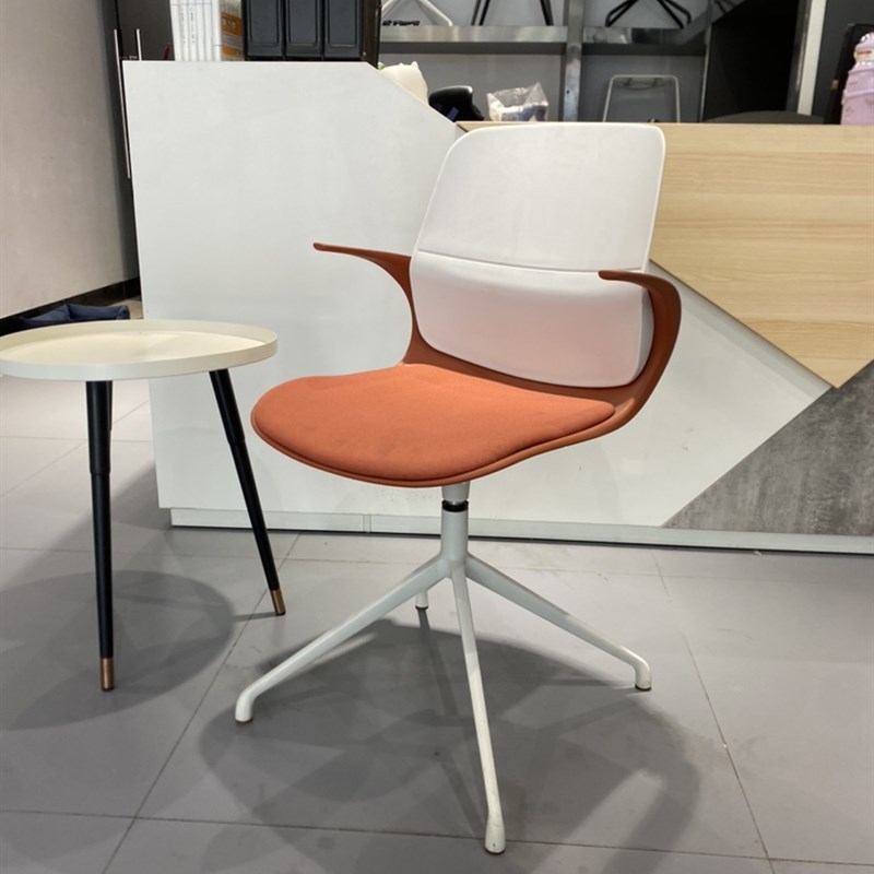 现代简约办公椅职员椅培训洽谈椅带扶手可旋转个性设计师款电脑椅