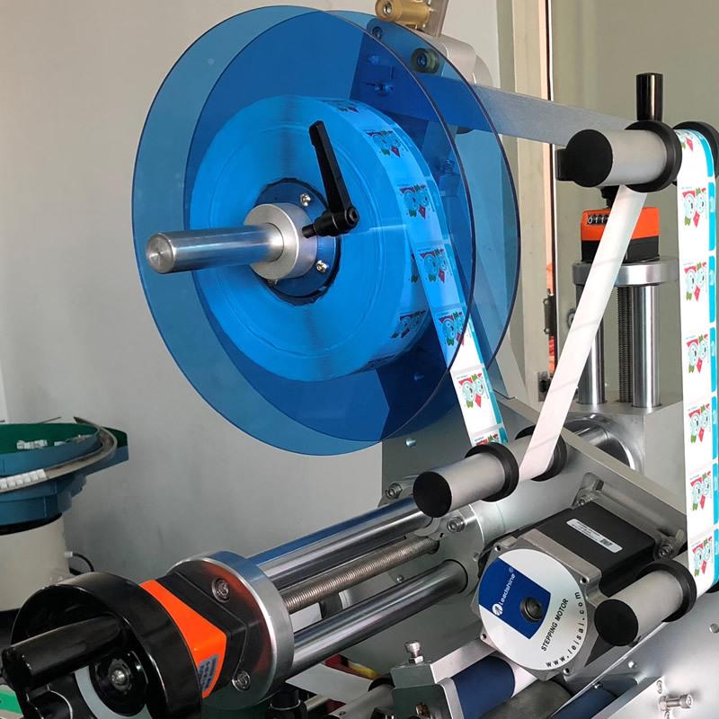 全自动贴平面标标不机小型自动贴机干胶贴签标机XCV商标机机械厂