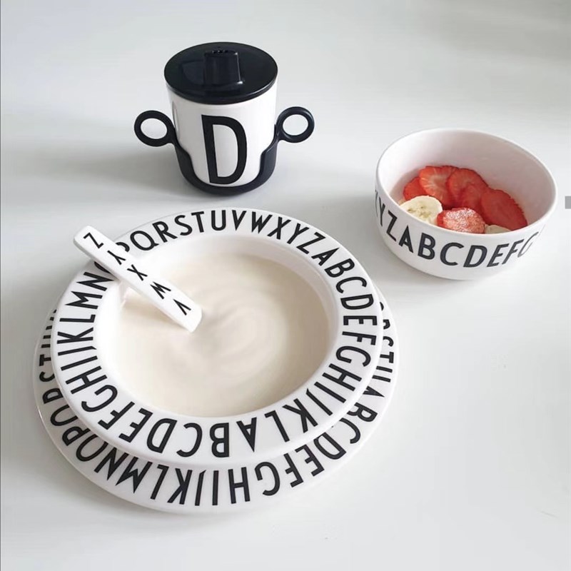 简约欧美儿童黑白字母餐盘密胺宝宝防摔辅食早教深盘浅盘水杯碗勺