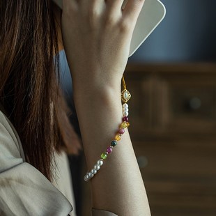 朴房天然碧玺珍珠手机链女2024年新款防丢挂绳腕带高档手机挂件饰