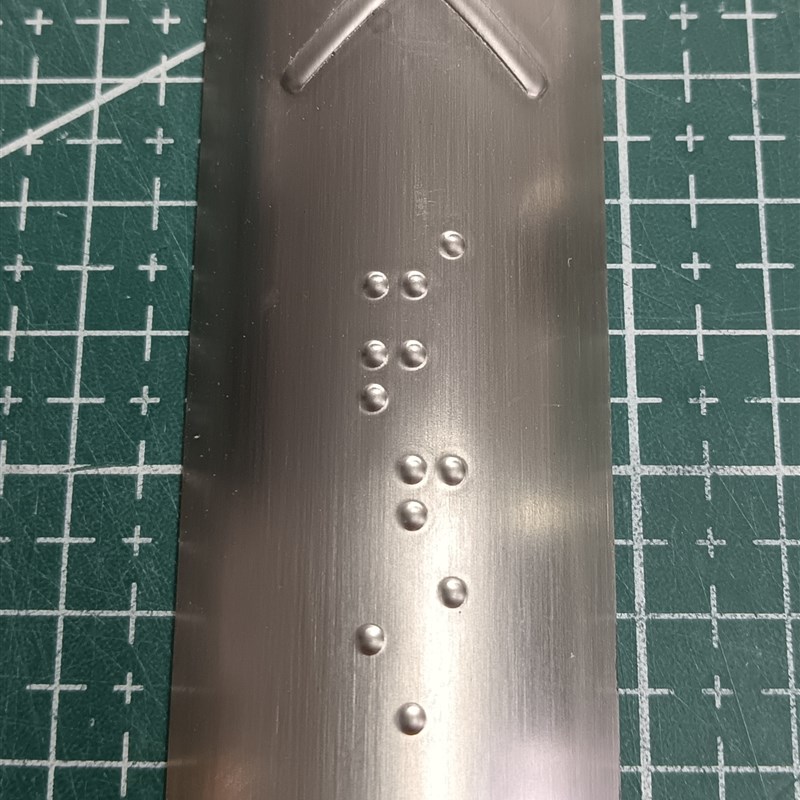 地铁不锈钢扶手上下行盲文标牌  盲文楼梯扶手(也可定制内容)