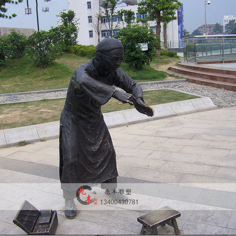 修脚仿铜摆件街头手艺人民俗文化理发采耳模型户外玻璃钢足疗雕塑