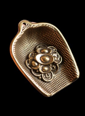 复古实心纯黄铜办公桌面车载小摆件簸箕元宝招财工艺品手把玩件