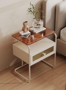 家用床头柜卧室MMR简物约现代小型铁艺红置物架储柜创玻璃收网意
