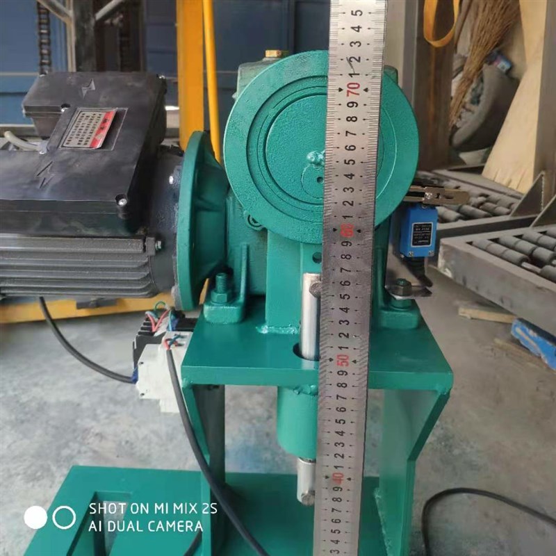 电动不锈钢冲孔机改装小型冲床可冲0.厚的防盗窗楼梯护栏冲孔机