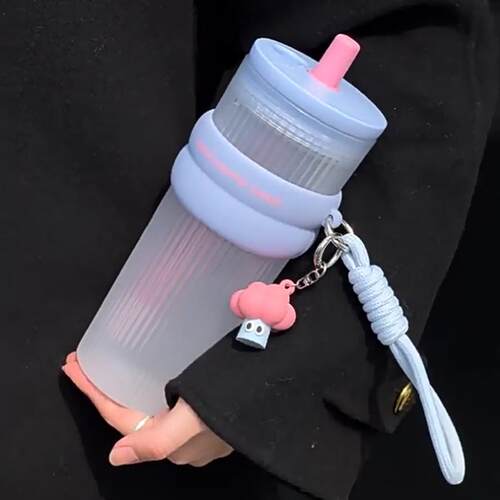 世大家水杯大容量女生夏季新款运动水壶耐高温吸管杯子学生太空杯