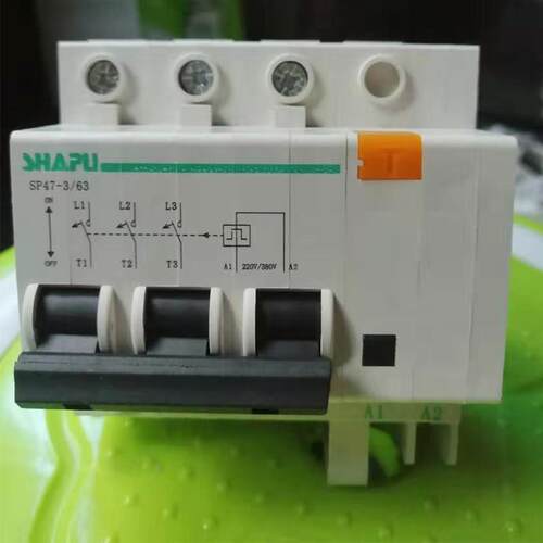 烤箱专用小型断路器带脱口开关SP47-3P/63电源可切换电压220V380V