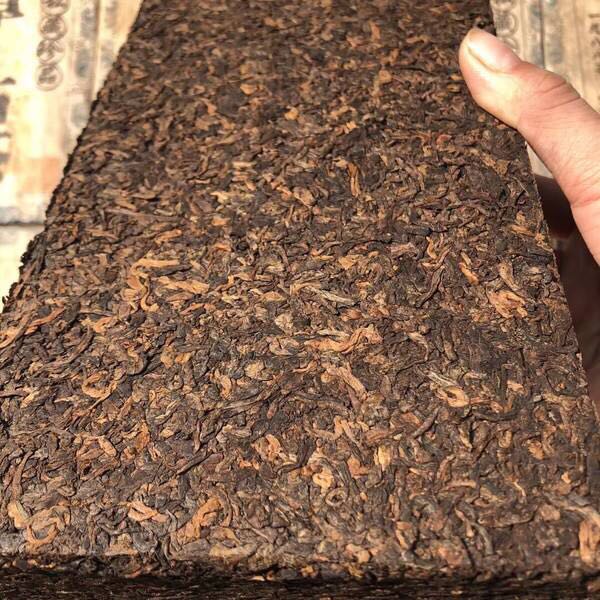 1988年班章古茶 云南普洱老熟茶陈香浓郁茶水甜滑1000g一砖