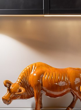 化妆室牛摆件正北厨房低头吸水牛陶瓷黄色水牛客厅阳台缺角工艺礼