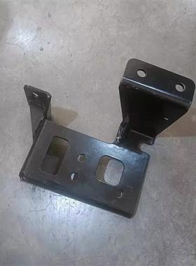 德X000X50000前置油YSH泵支7架总成DZ925982龙185陕汽重卡