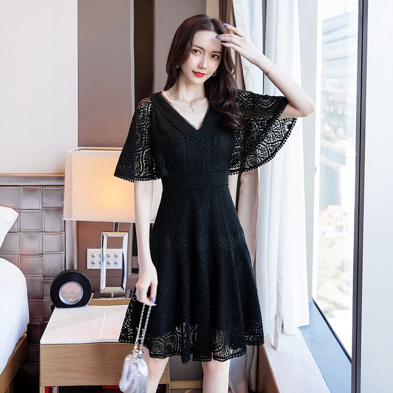 2021夏季新款蕾丝V领连衣裙胖MM收腰显瘦A字短裙小个子气质遮肚子