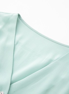 2024春夏款复古水绿色连衣裙气质V领短袖收腰法国小众桔梗中长裙