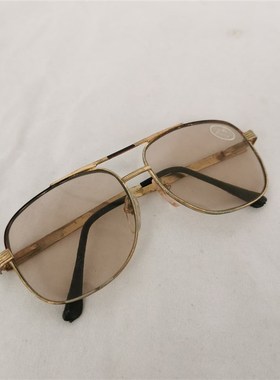 民俗老物件办公桌系列钢笔笔记本台灯相片红旗书印泥口琴眼镜摆件