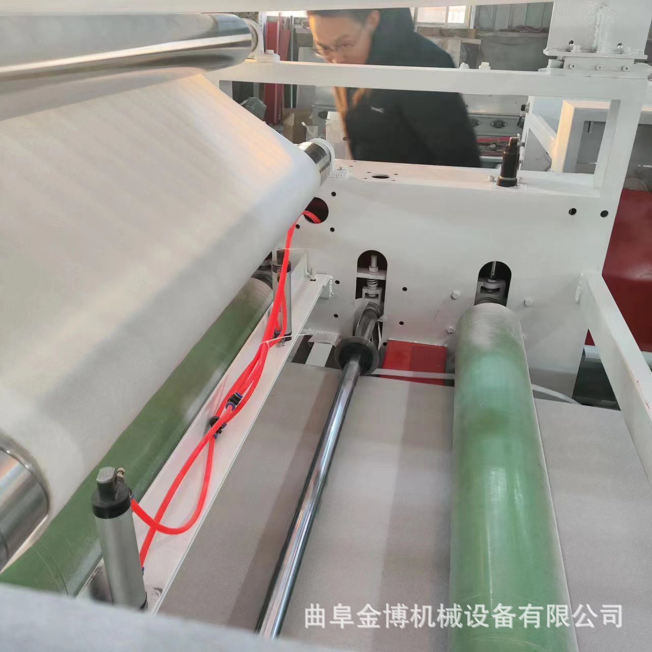 白乳胶涂胶纸板贴珍珠棉  圆刀修边裁断  瓦楞纸板珍珠棉复合机