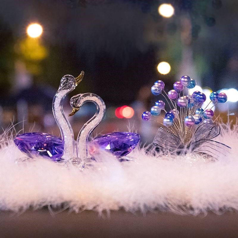 车载香水汽车内装饰摆件女水晶天鹅车上用品新款中控台饰品