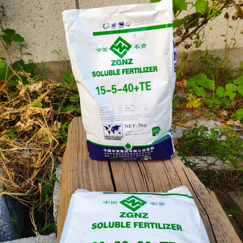 大量元素水溶肥高钾平衡高磷冲施肥滴灌蔬菜果树花卉复合肥料