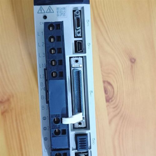 安川YASKAWA SGD7S-1R6A00A002伺服驱动