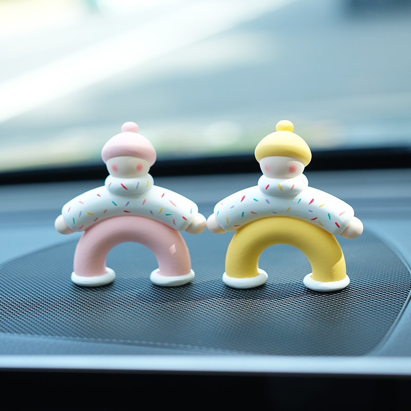 汽车创意可爱车内卡通小人摆件2024新款车载中控台仪表台装饰用品