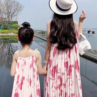 特别不一样沙滩海边度假三亚亲子装母女高端连衣裙2024新款夏天