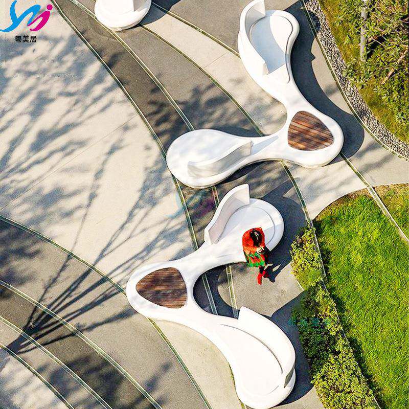 创意玻璃钢休闲椅三角仿木纹座面坐凳广场等候大长凳商场美陈厂家