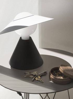 房后现代儿童台灯样网红卧室床头书房T018灯客厅板房装饰小帽飞侠