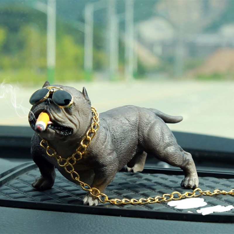 汽车狗狗恶霸犬车载个性潮流斗牛炫酷叼烟社会仿真狗摆台内饰摆件