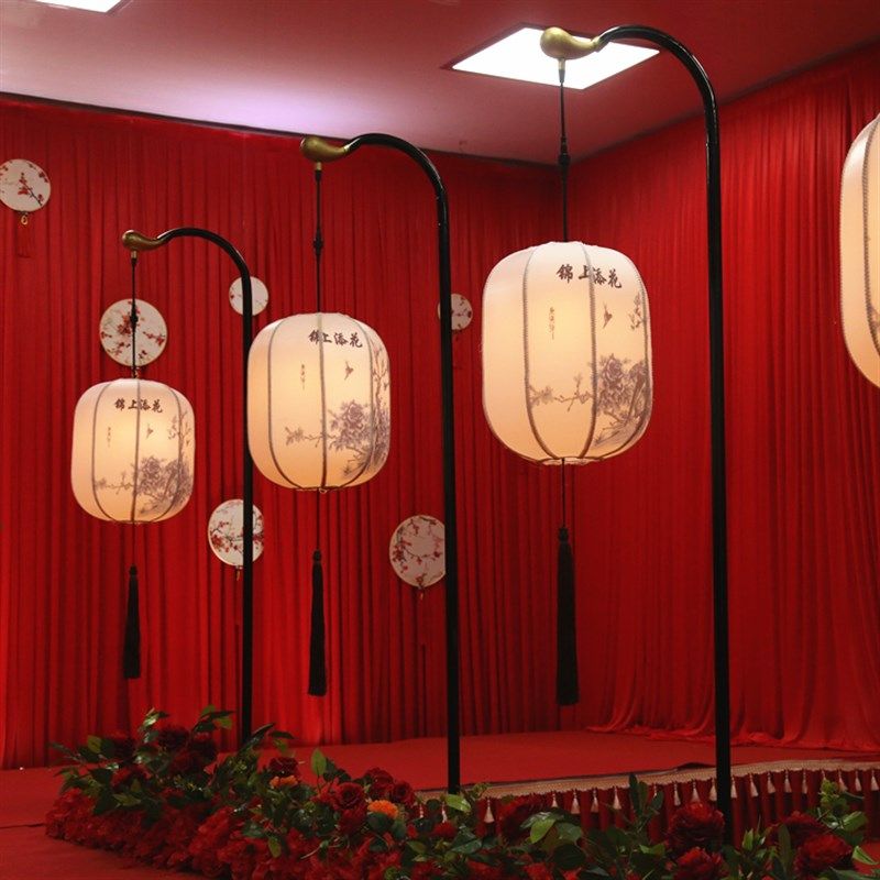 2020新款婚庆舞台布置摆件结婚道具铁艺弯钩新中式婚礼灯笼路引