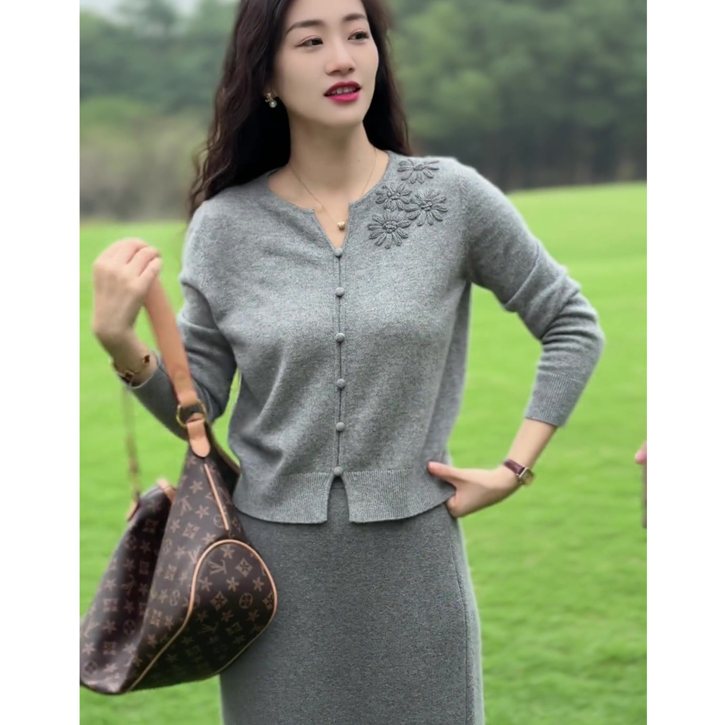 玉美雅【专柜品质套装】秋冬新款精致减龄提花上衣高腰百搭半身裙