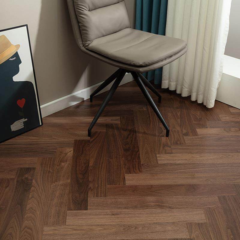 松木地板家用新三层实木原木咖啡复古风防水复合多层地暖地板厂家