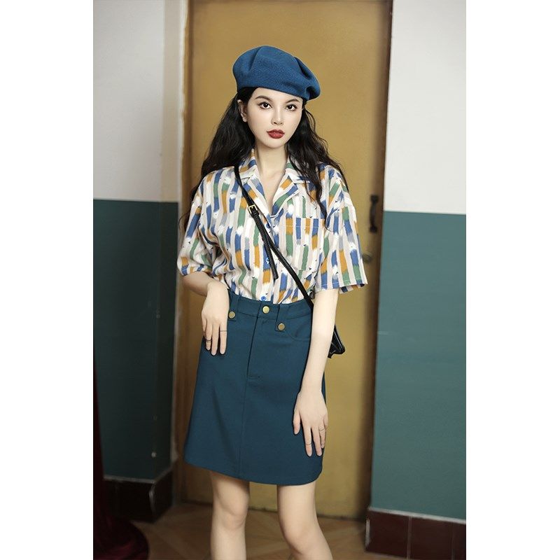 天气晴~港风复古夏季拼色彩色条纹V领短袖女装宽松上衣设计感衬衫