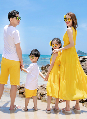 亲子装夏装2020新款一家三口海边度假沙滩裙母女装黄色V领连衣裙