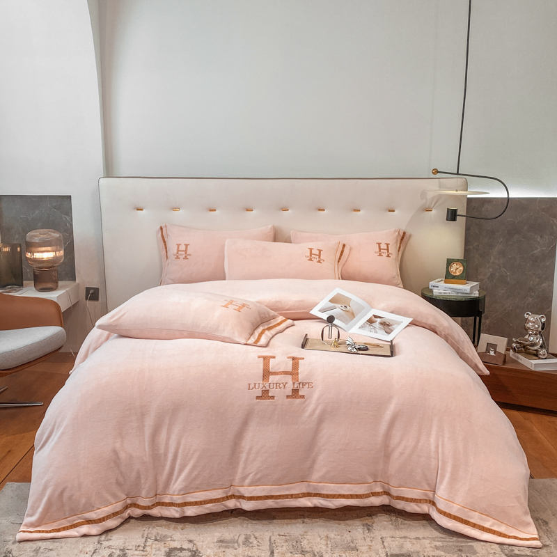 冬季四件面加厚绒水晶绒简约现代风刺绣被床上用品