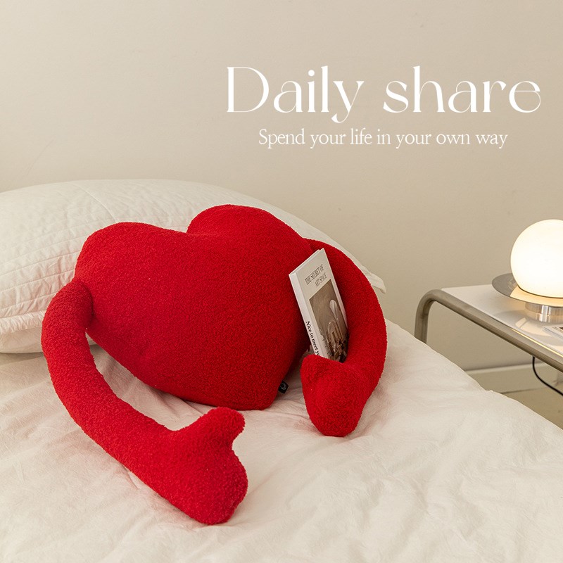 创意异形红色爱心抱枕沙发客厅床上椅背靠垫椅子花朵靠枕结婚车用