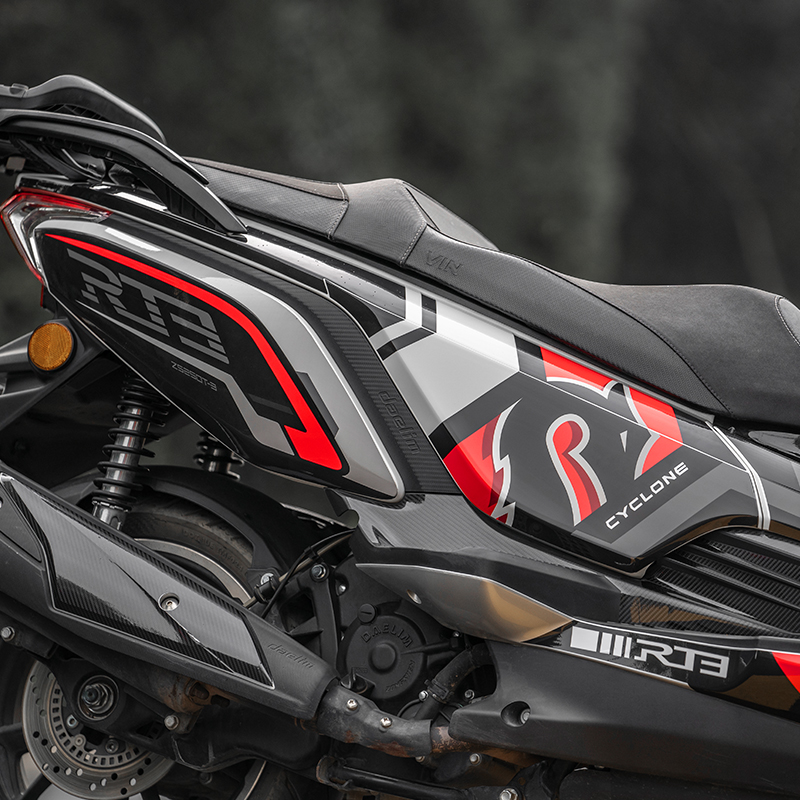 适用赛科龙RT3贴纸贴花版画拉花保护贴轮毂贴反光贴睿途贴膜改装