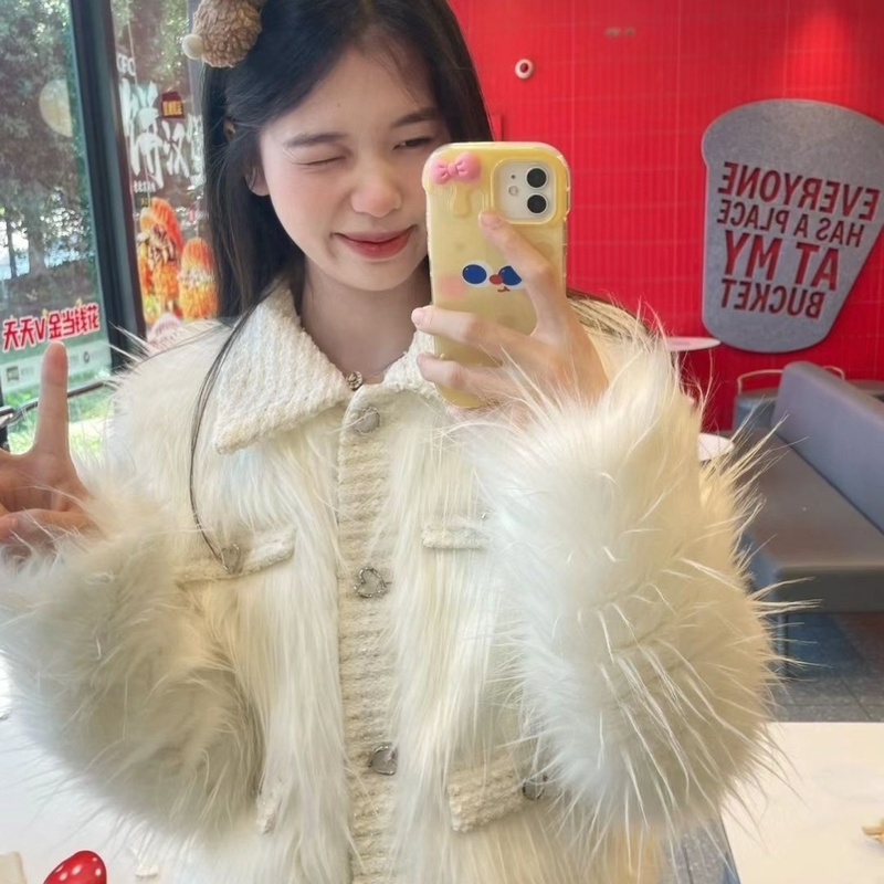 2024冬季新款超好看气质名媛小香风白色毛毛外套短款加厚环保皮草